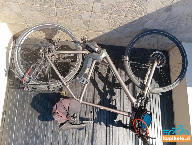 Najbolj prodajano potovalno cestno gravel.kolo trek 520