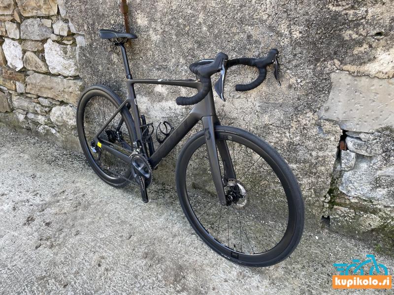 Scott Addict eRide 10 električno cestno kolo