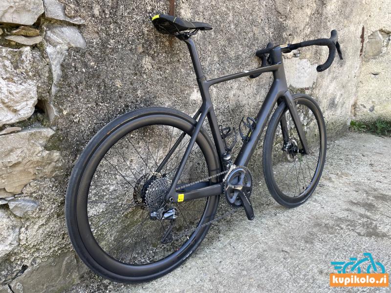 Scott Addict eRide 10 električno cestno kolo