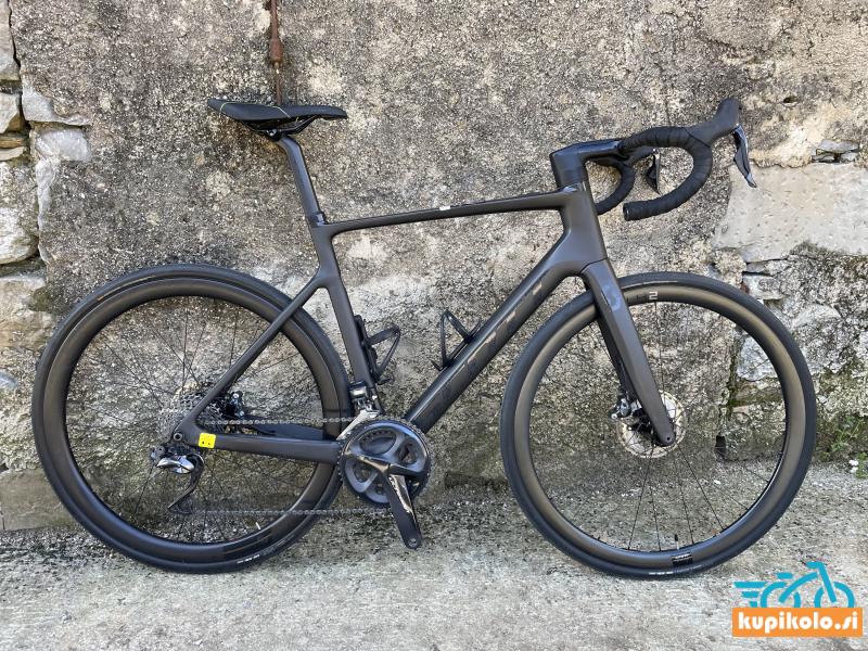 Scott Addict eRide 10 električno cestno kolo