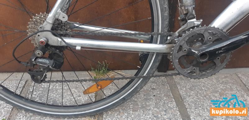 CULT kolo aluminij treking super ohranjen